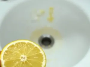 Czym wyczyścić kamień w toalecie? Skuteczne domowe sposoby