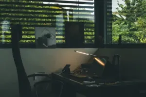 Czym wyczyścić przebarwienia na torebce? Sprawdzone metody i porady!